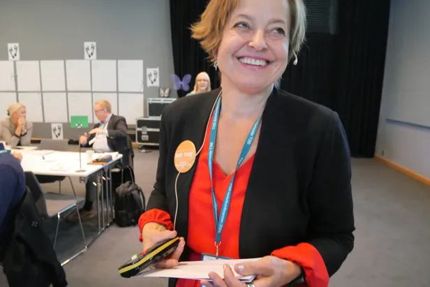 Foto av konferansier på TSB-lederkonferansen Hilde Harwiss