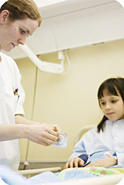 bildeserie av Lisa som også skal gjennom en operasjon