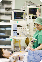 bildeserie av Lisa som også skal gjennom en operasjon