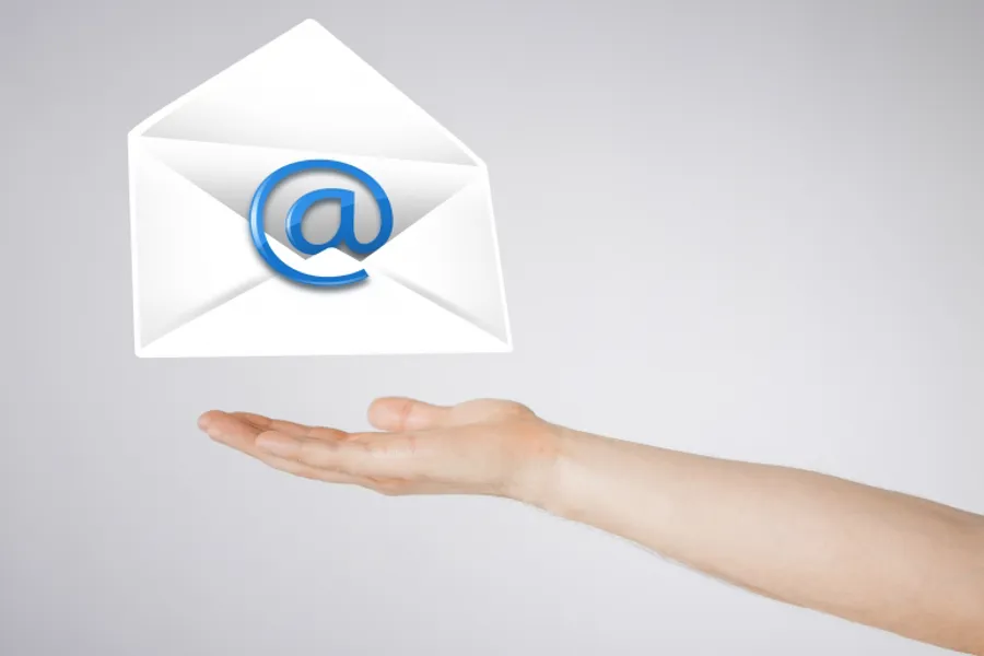 Tomme stoler i et auditorium