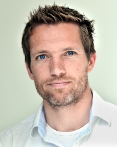 En mann med blå øyne