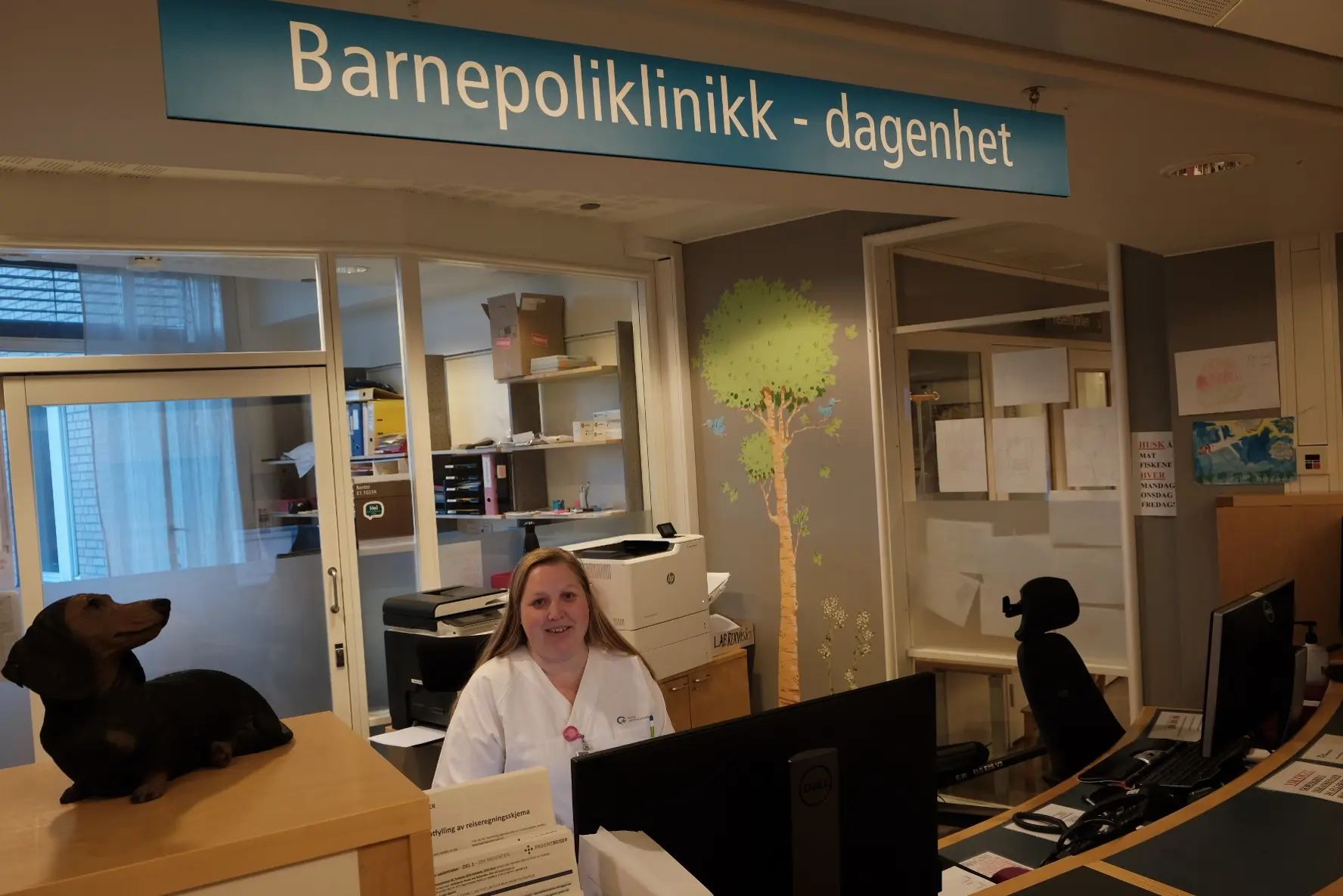 En person i en labfrakk