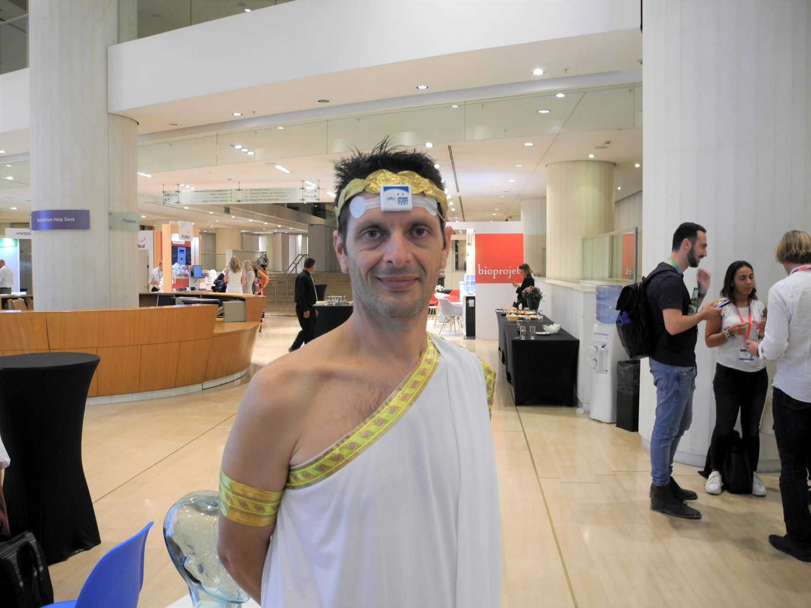 Gresk gud med måleinstrument på hodet