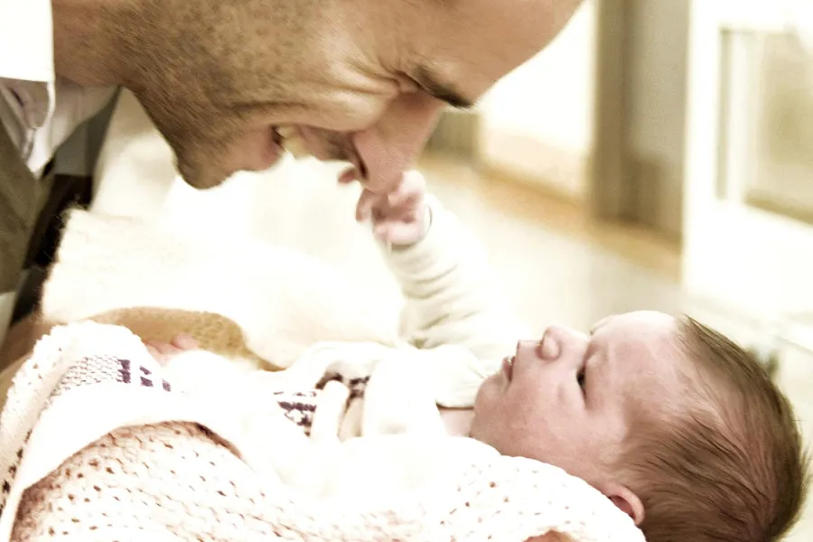 Illustrasjonsfoto av far og barn