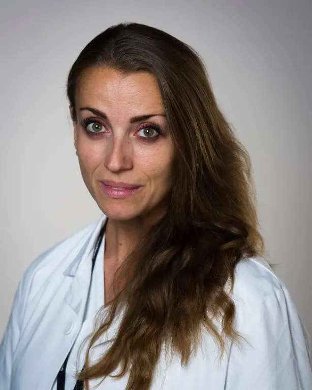 Portrett av Mia Unhjem, sykepleier, pasientkoordinator og teamkoordinator.