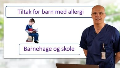 Bilde av overlege Martin Sørensen som underviser