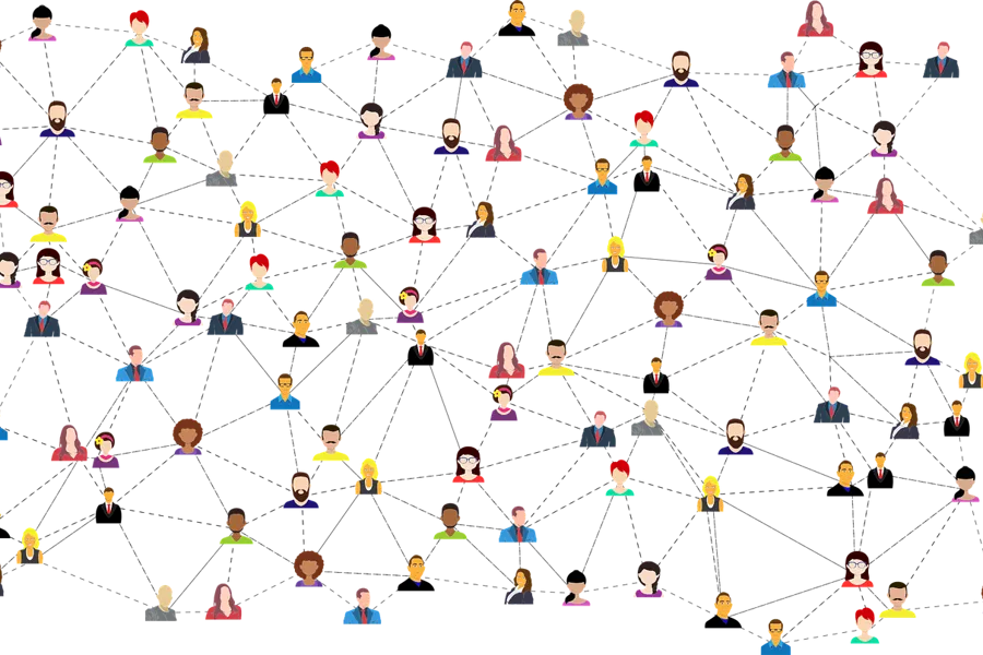 En gruppe mennesker i et rom