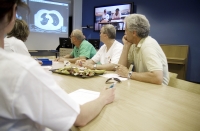 Bilde av personer på en videokonferanse