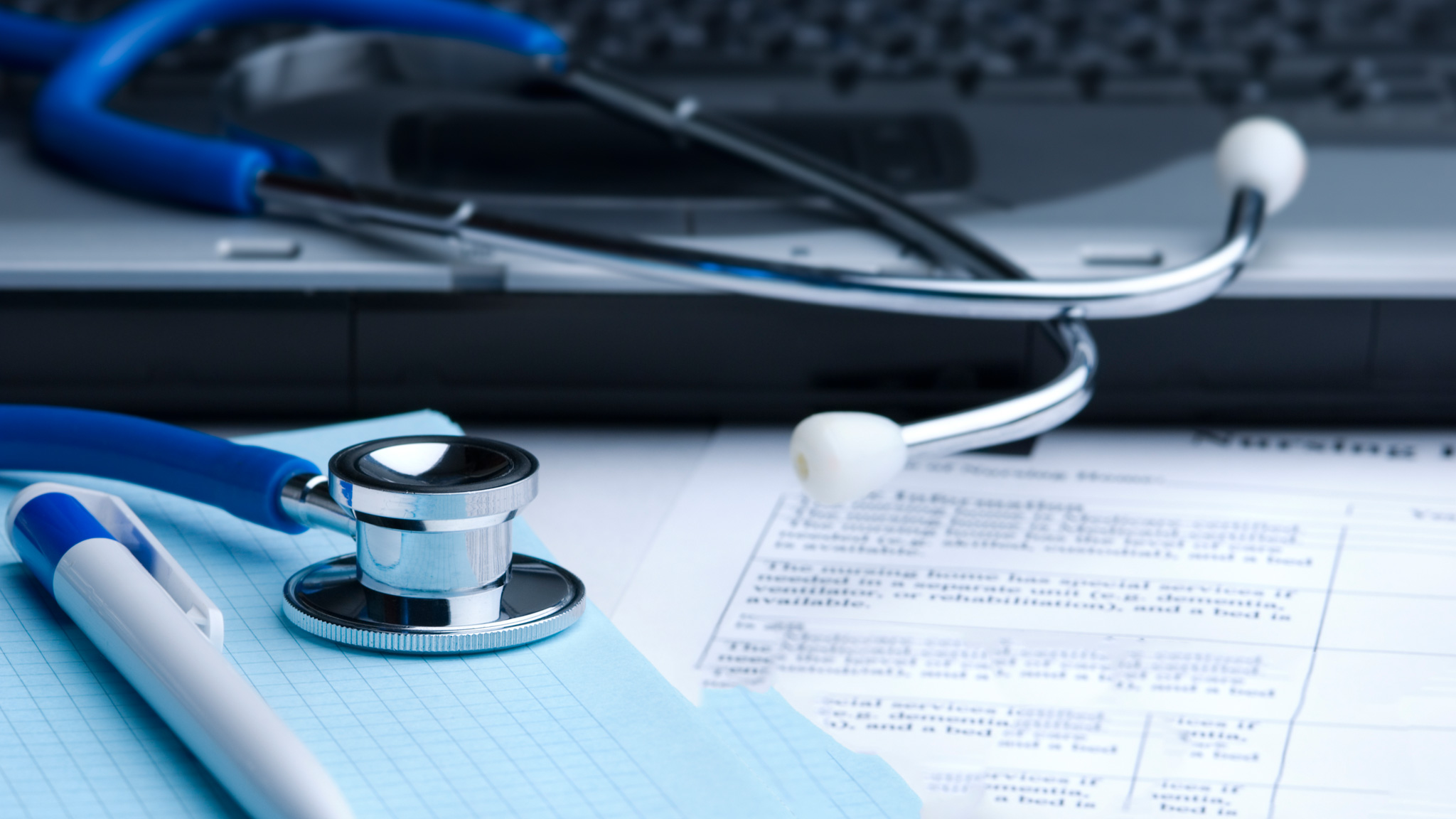 Et stetoskop på et stykke papir;