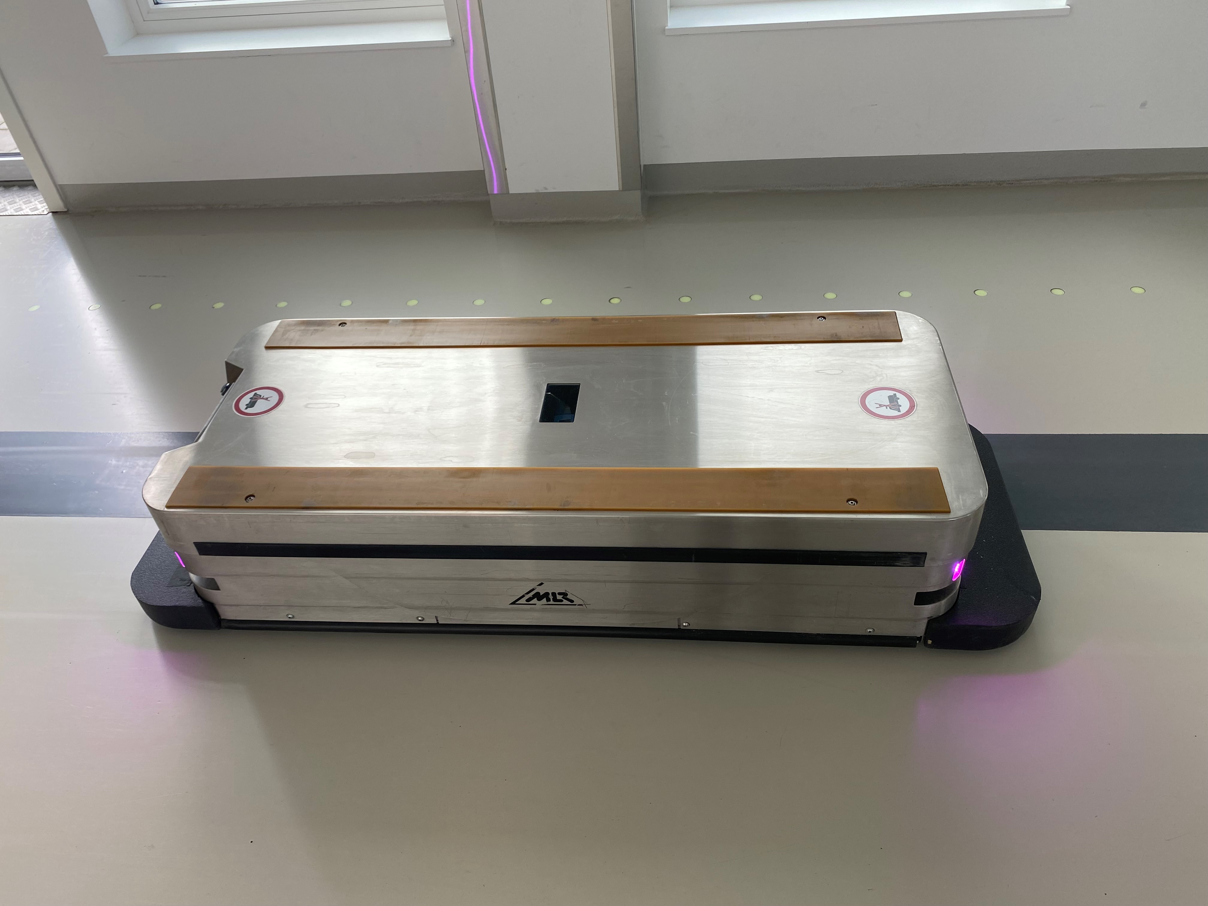 Foto: AGV i sykehuskorridor på Kalnes.