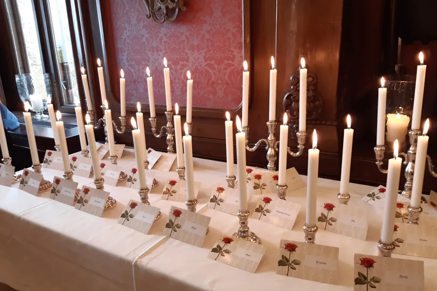 Bilde av tente lys for å hedre hver organdonor på OUS’s årlige minnemarkering for etterlatte til organdonorer. Foto: OUS.