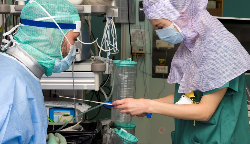 Celine Krefting i operasjonssal 