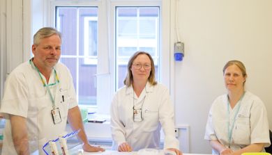 En gruppe mennesker i laboratoriefrakker