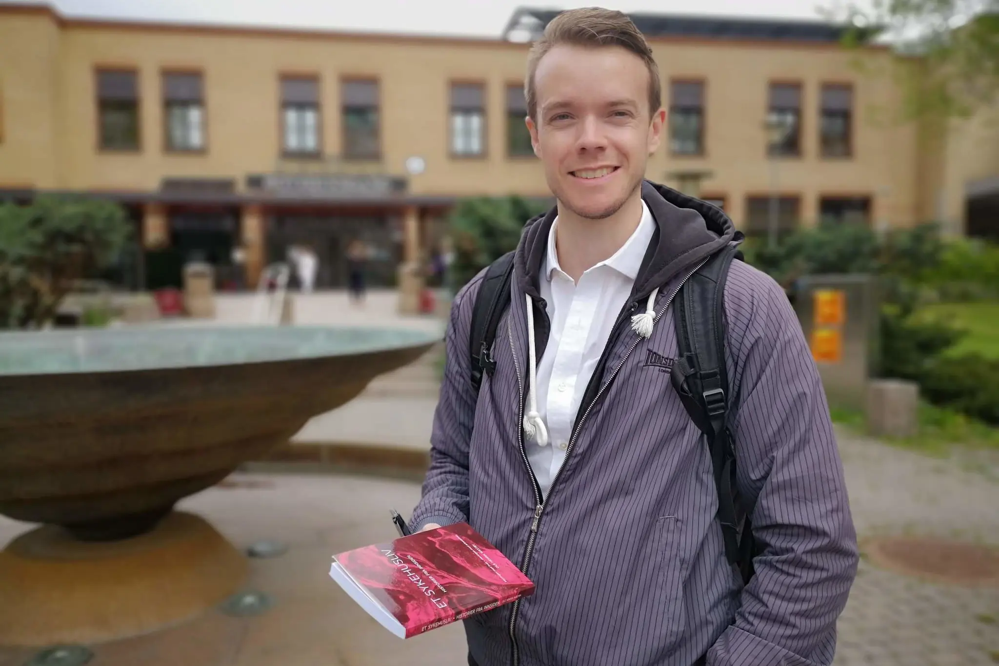 Portrettbilde av Henrik Westby utenfor Ullevål sykehus