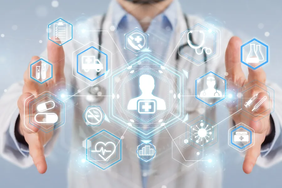 Illustrasjonsbilde som viser en leges hender som holder grafikk med mange ikoner mellom seg