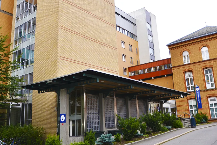 En bygning med gangvei