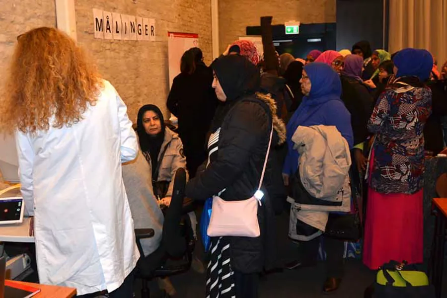 Foto av køen for å få tatt bilder av øynene