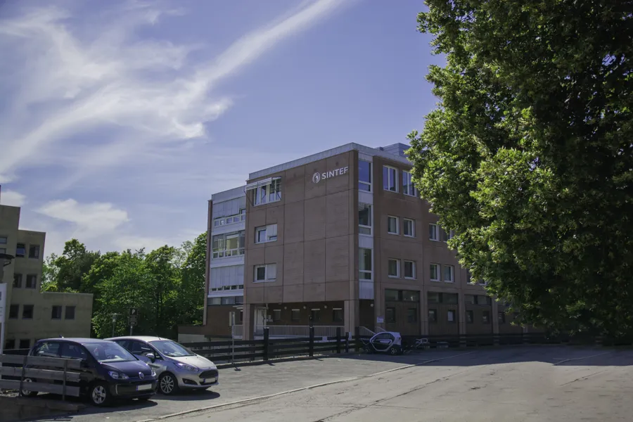 Inngang til Senter for sjeldne diagnoser sett fra Forskningsveien