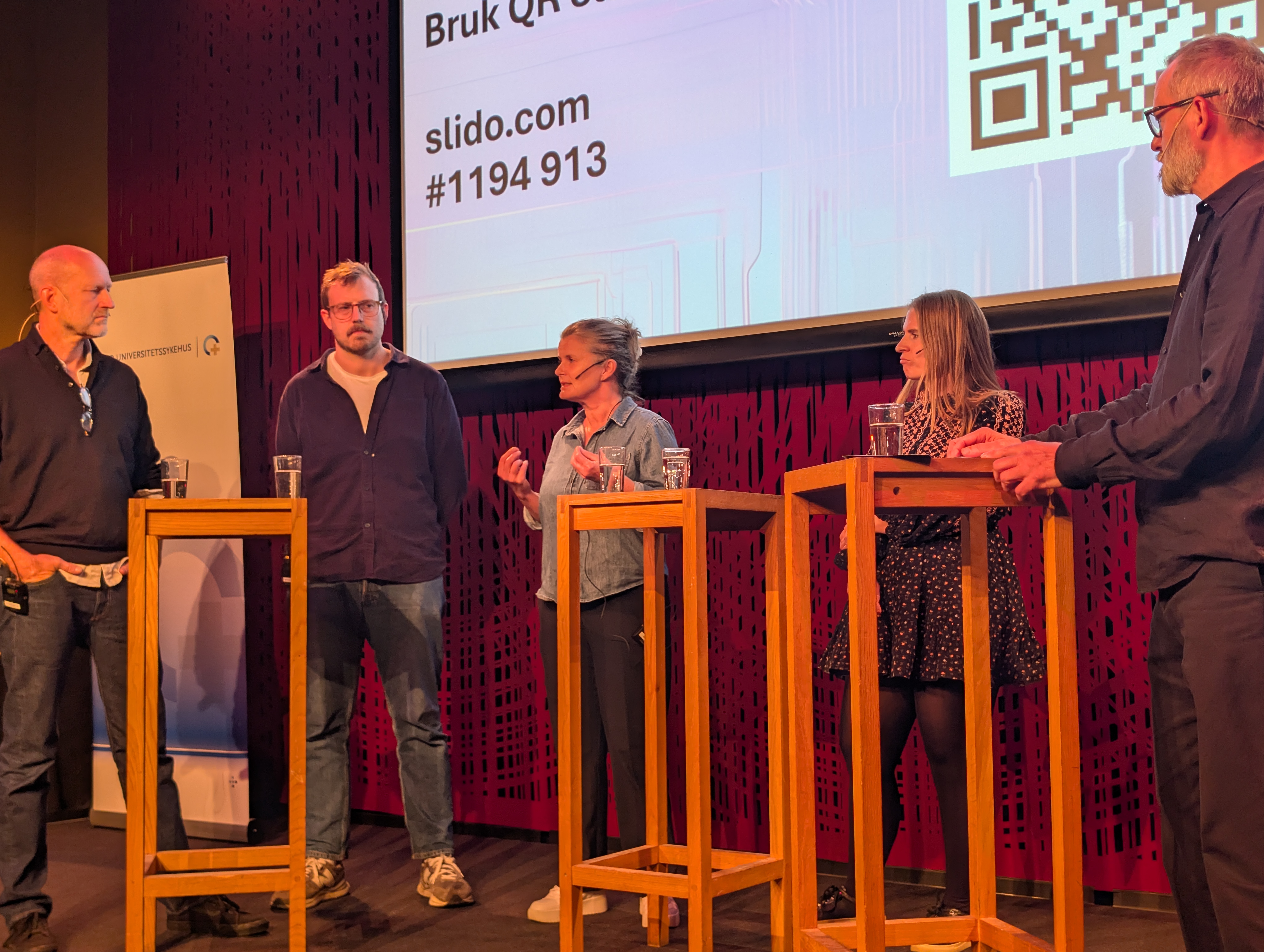 Bilde av debattdeltakerne - Fra venstre: Petter Bae Brandtzæg, Sindre Kruse, Ingrid Dieset, Kaja Asbjørnsen Betin og Are Brean.