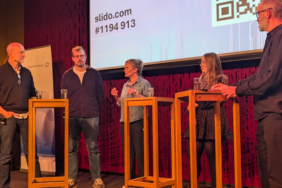 Bilde av debattdeltakerne - Fra venstre: Petter Bae Brandtzæg, Sindre Kruse, Ingrid Dieset, Kaja Asbjørnsen Betin og Are Brean.