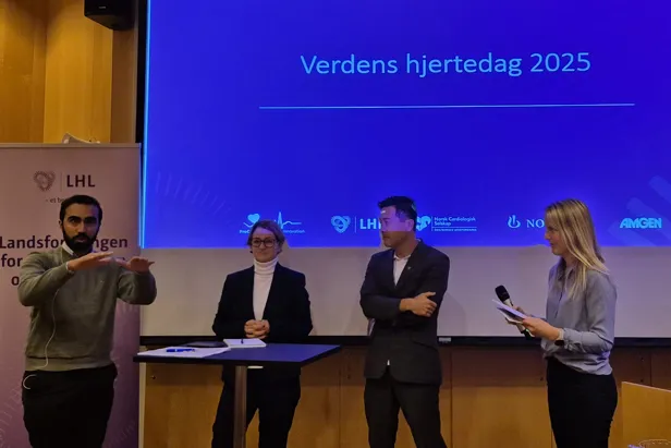 Usman Ahmad Mushtaq, Tone Trøan, Magne Wang Fredriksen og Yngvild Larsen Schei under den politiske paneldebatten om bedre oppfølging av hjertepasienter i Norge.