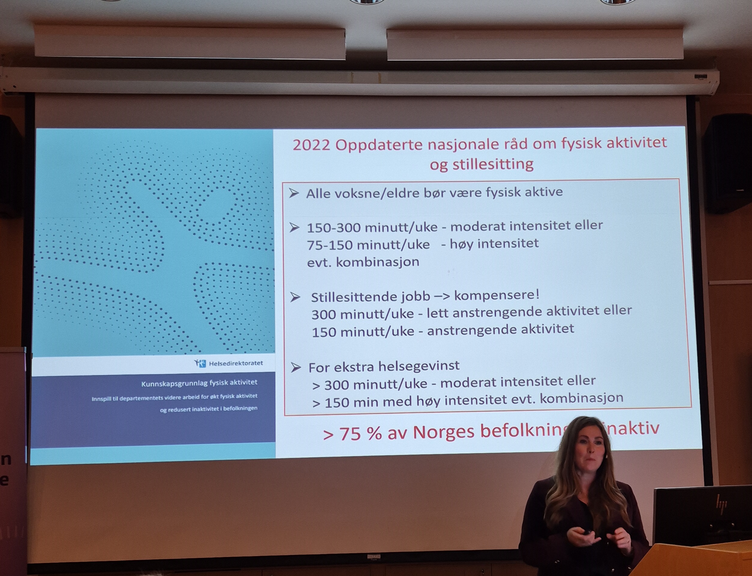 Elisabeth Vesterbekkmo under hennes presentasjon om fysisk aktivitet