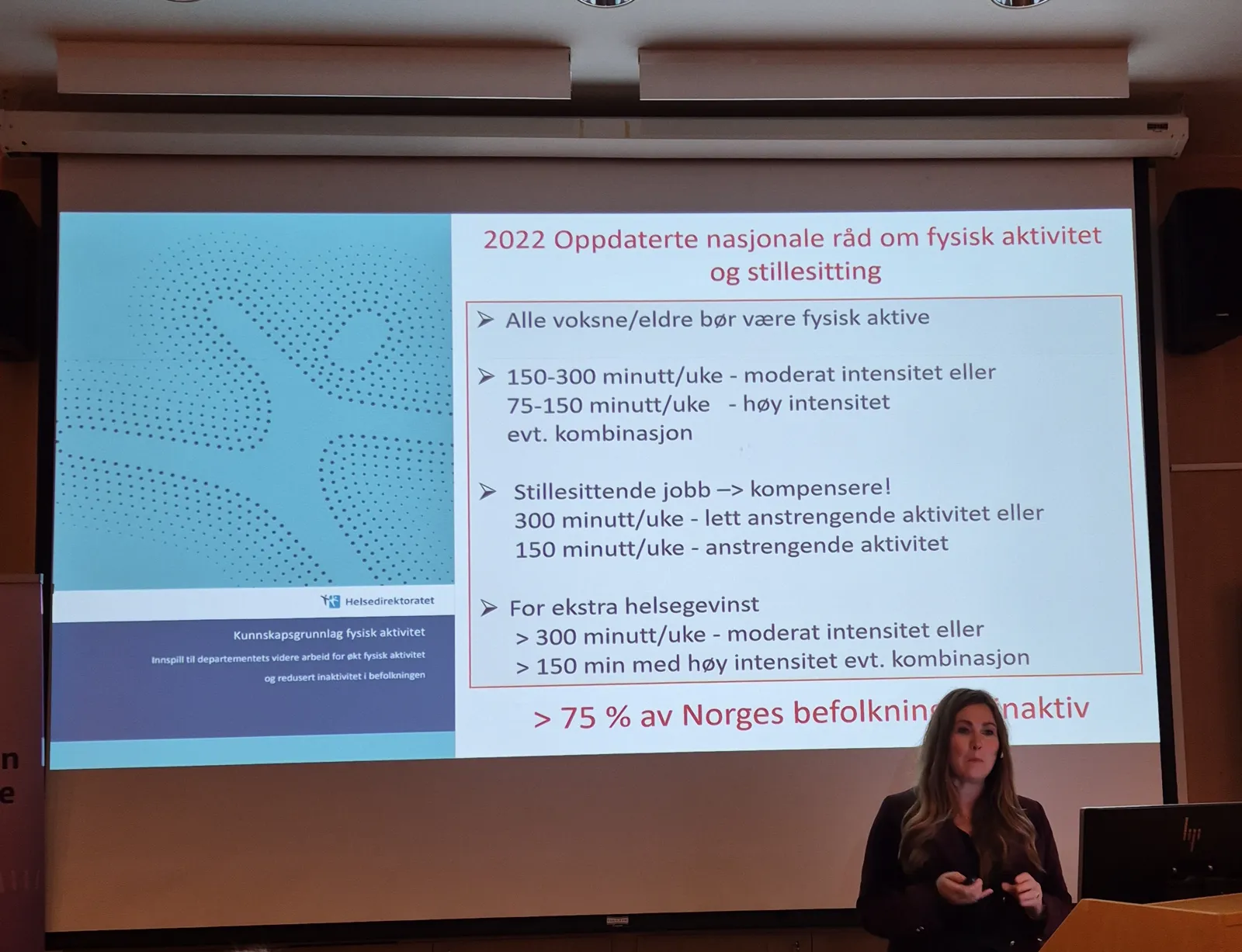 Elisabeth Vesterbekkmo under hennes presentasjon om fysisk aktivitet
