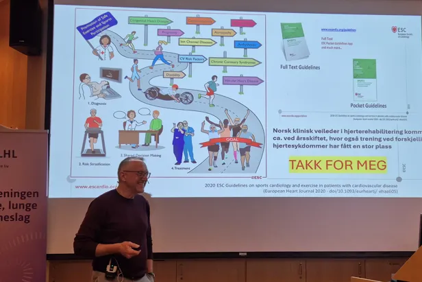 Jostein Grimsmo presenterte innhold og betydningen av hjerterehabilitering
