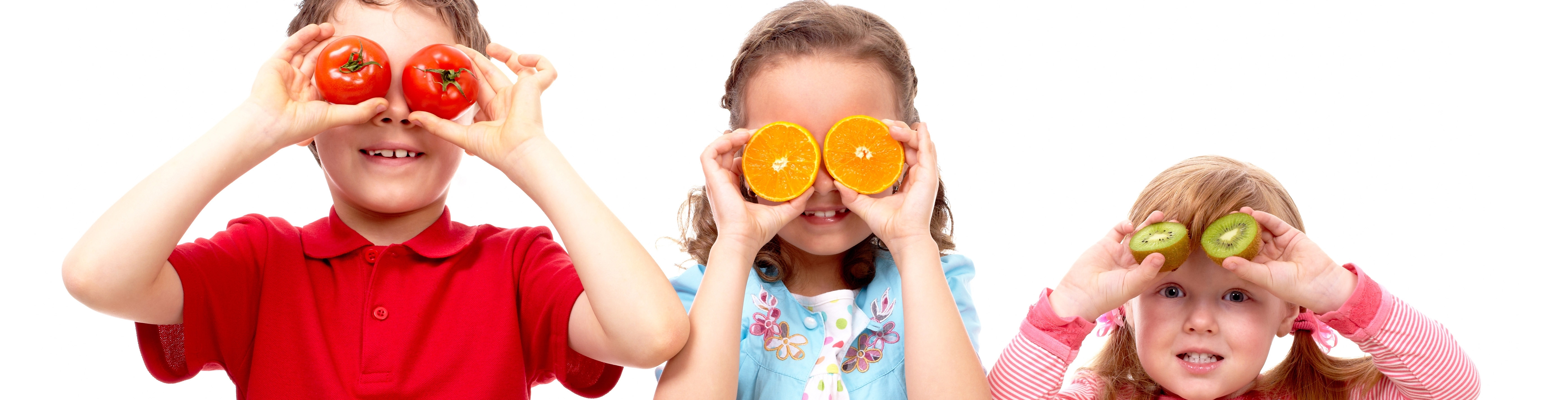Barn med frukt