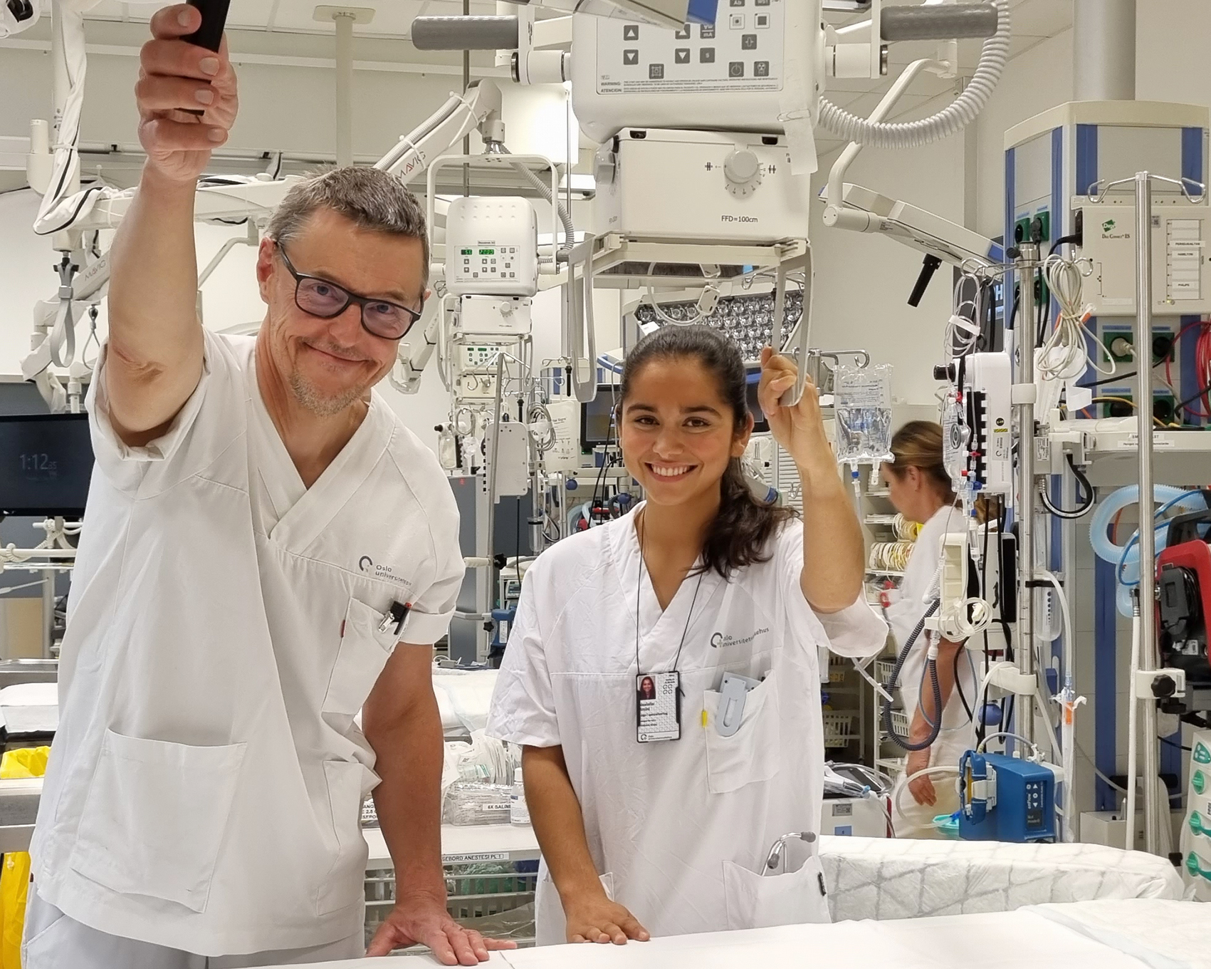 Sykehusansatte i operasjonsstue