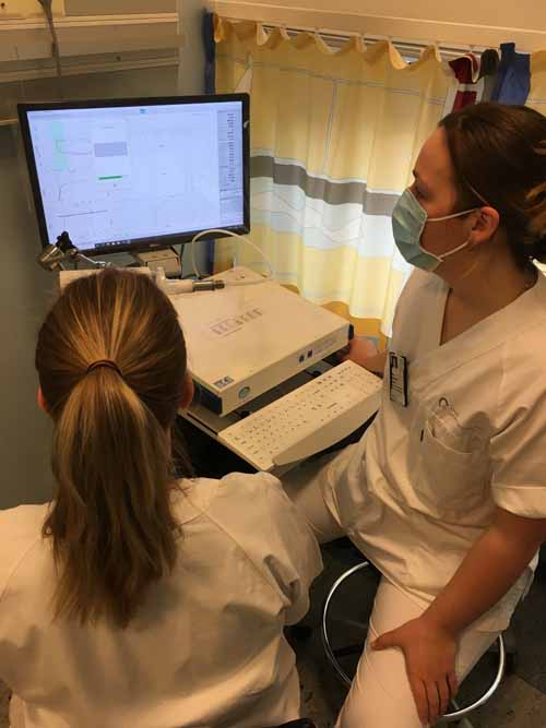 Bilder av helsepersonell som gjør en måling