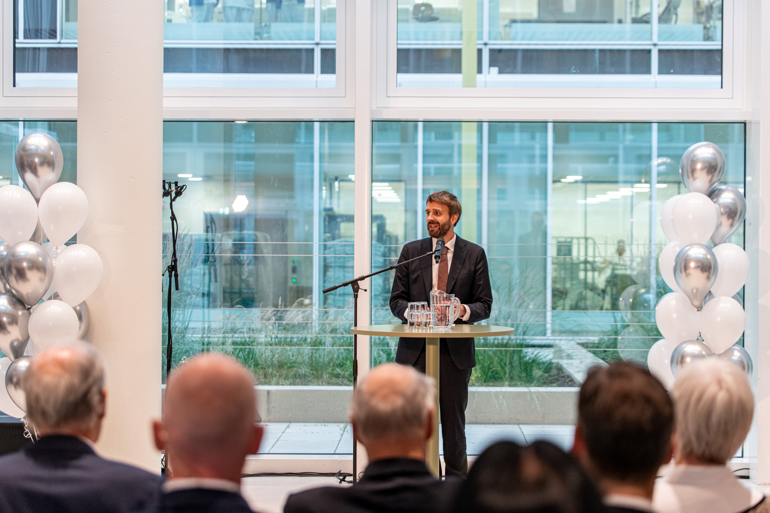 Helse- og omsorgsminister Jan Christian Vestre holder tale