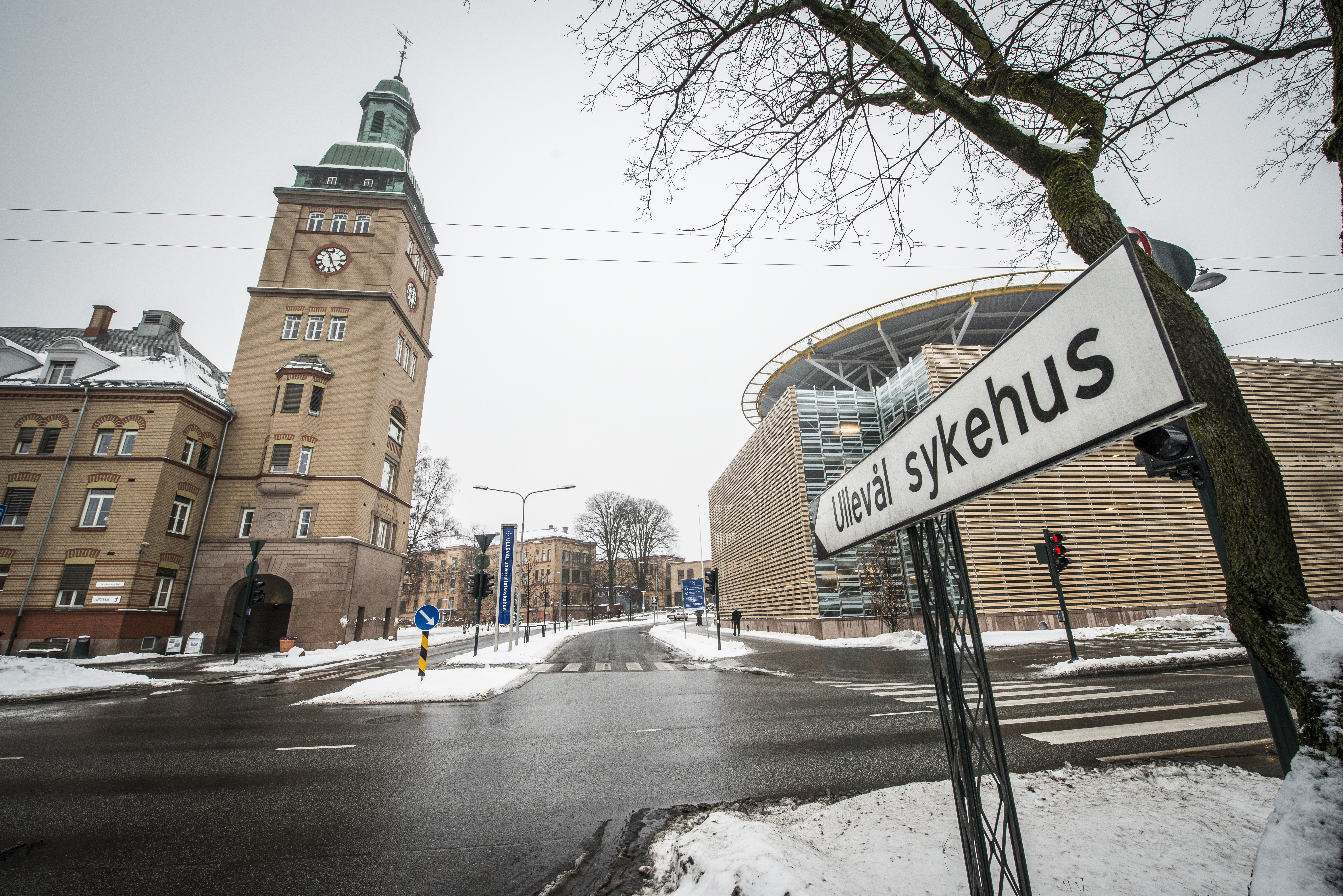 Ullevål hovedinngang i snø