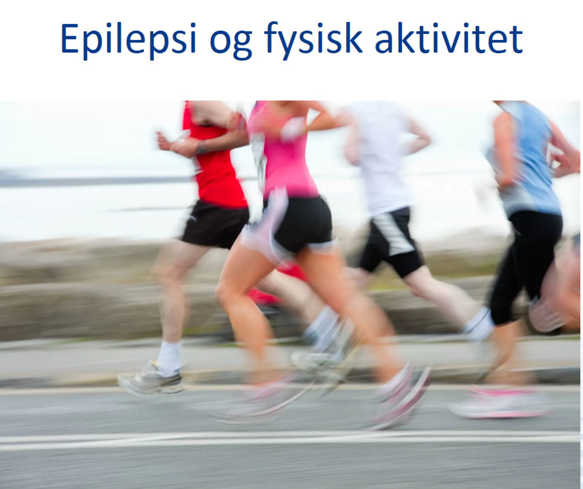 En gruppe mennesker som løper på en bane