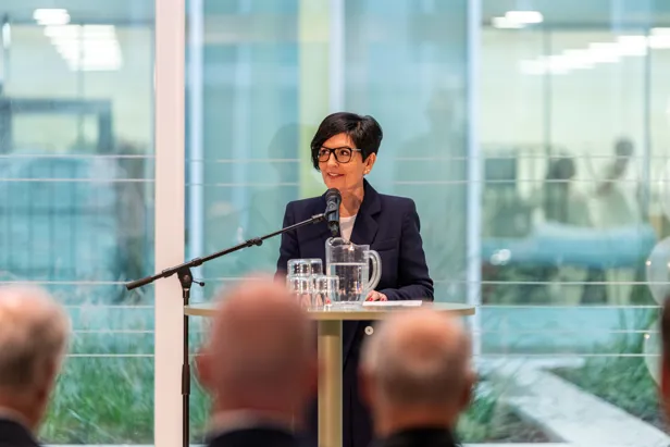Erna Hogrenning holder tale