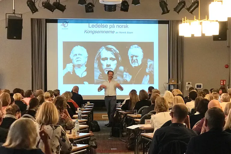 Steinar Bjartveit underviser