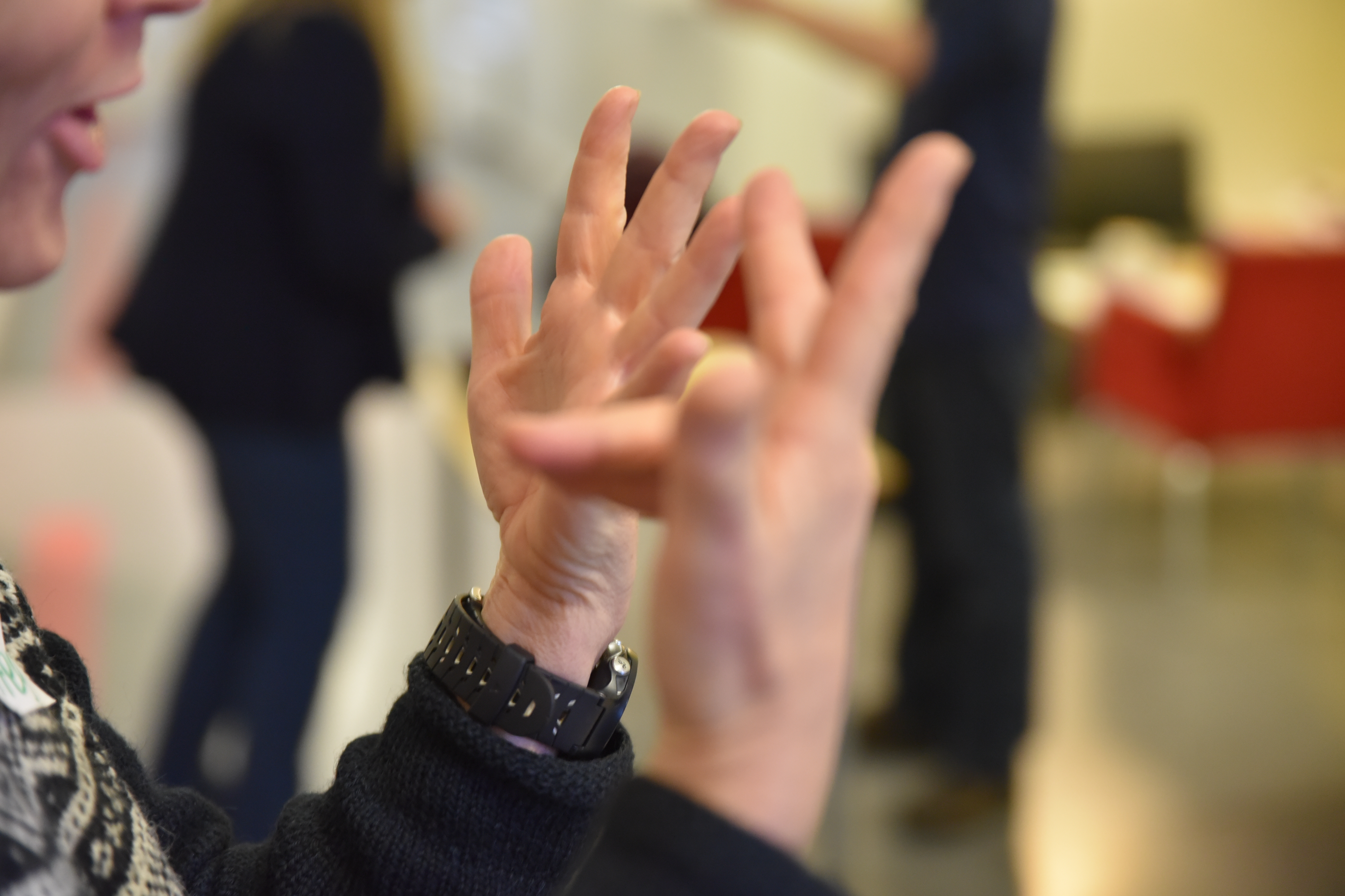 Viser hender i bevegelse fra et menneske som kommuniserer