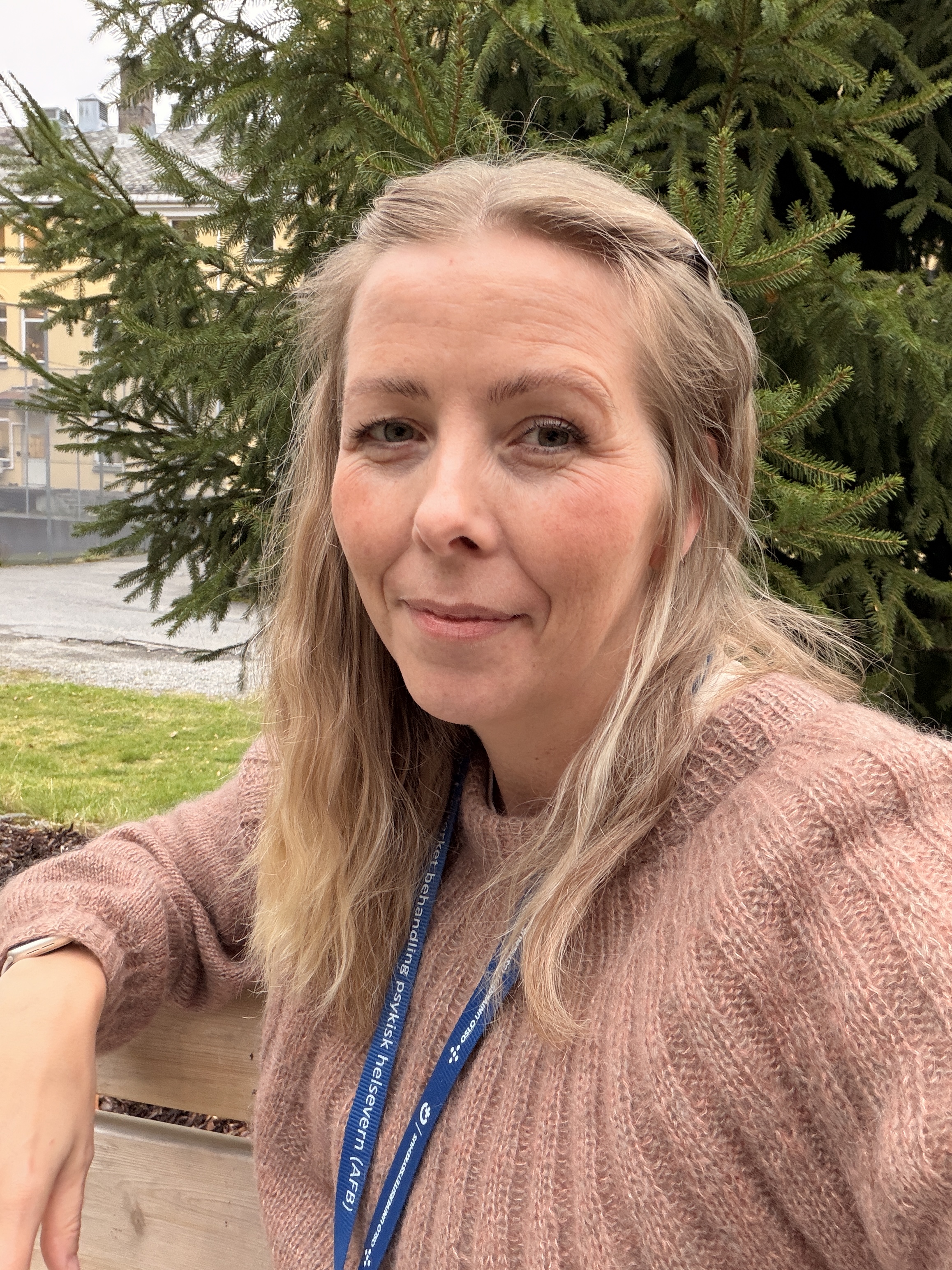 En person med langt hår