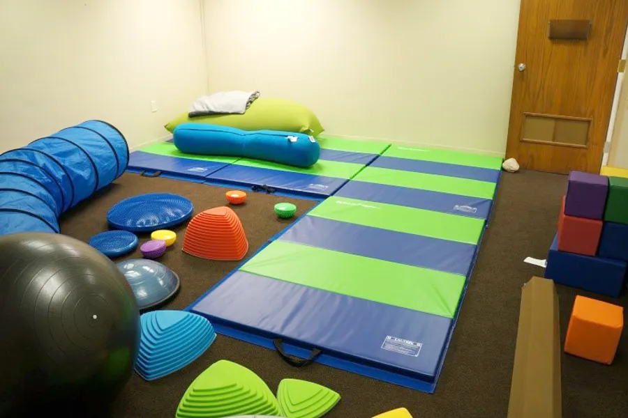 Et rom med ball og matter