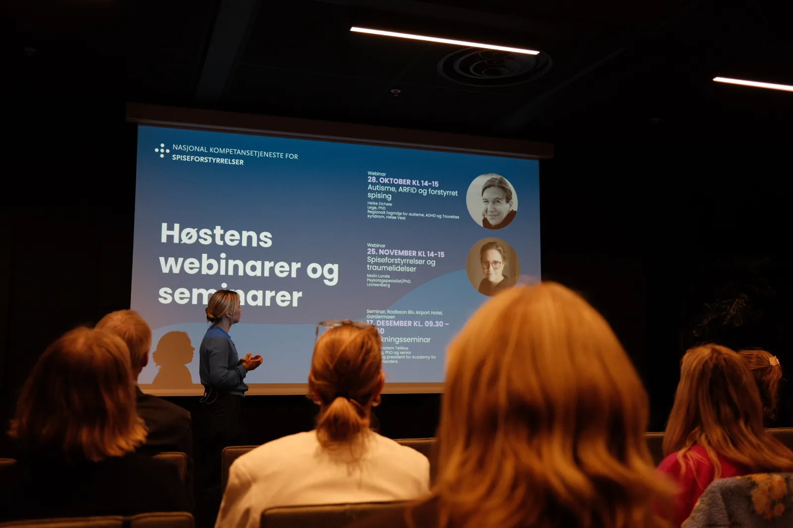 En person som holder en presentasjon