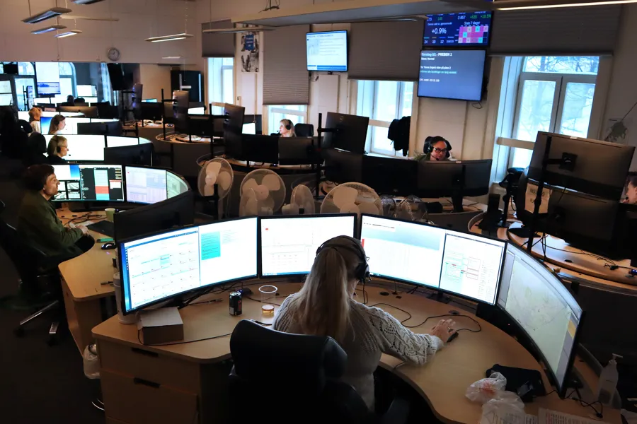 Personer som jobber på et kontor