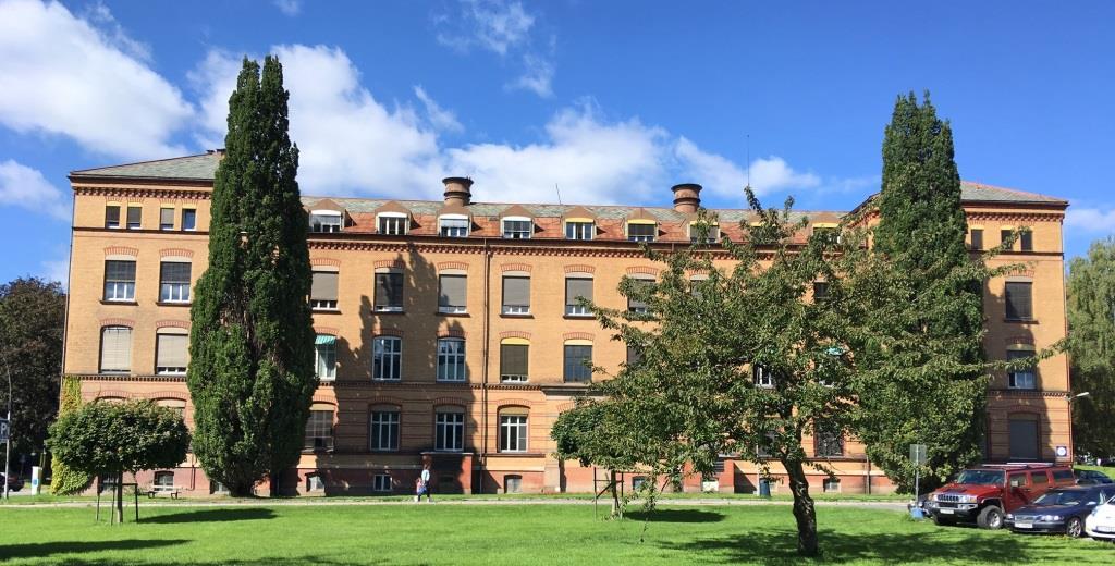 Bygg 31, et mursteinshus på fire etasjer