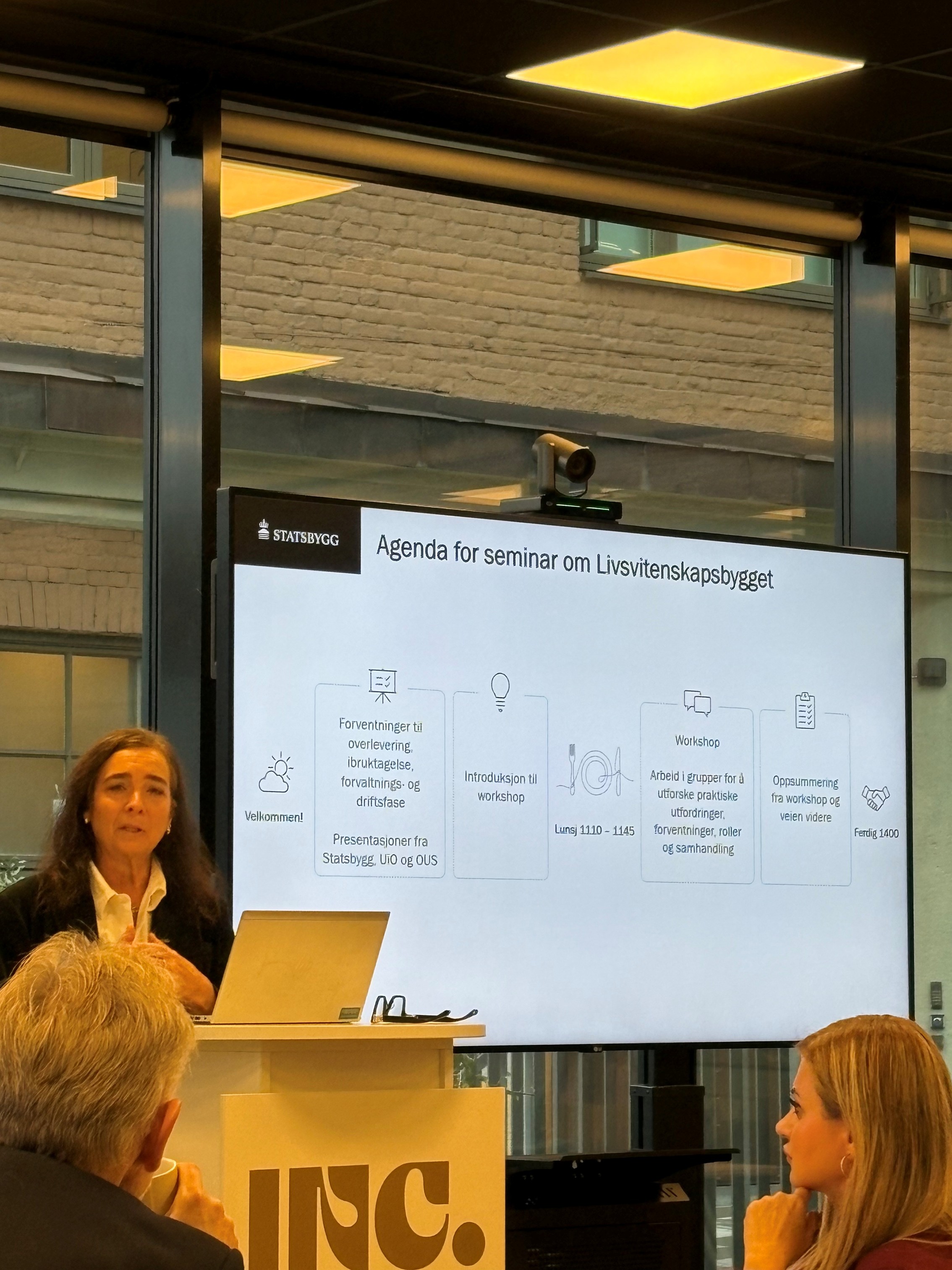 En person som holder en presentasjon