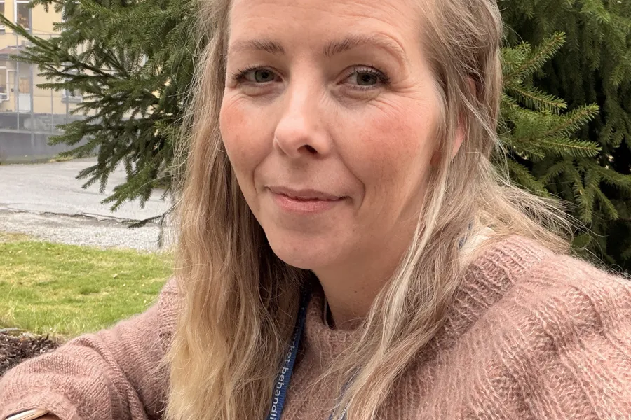 En person med langt hår