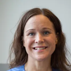 Portrettbilde av Maria Lund som smiler