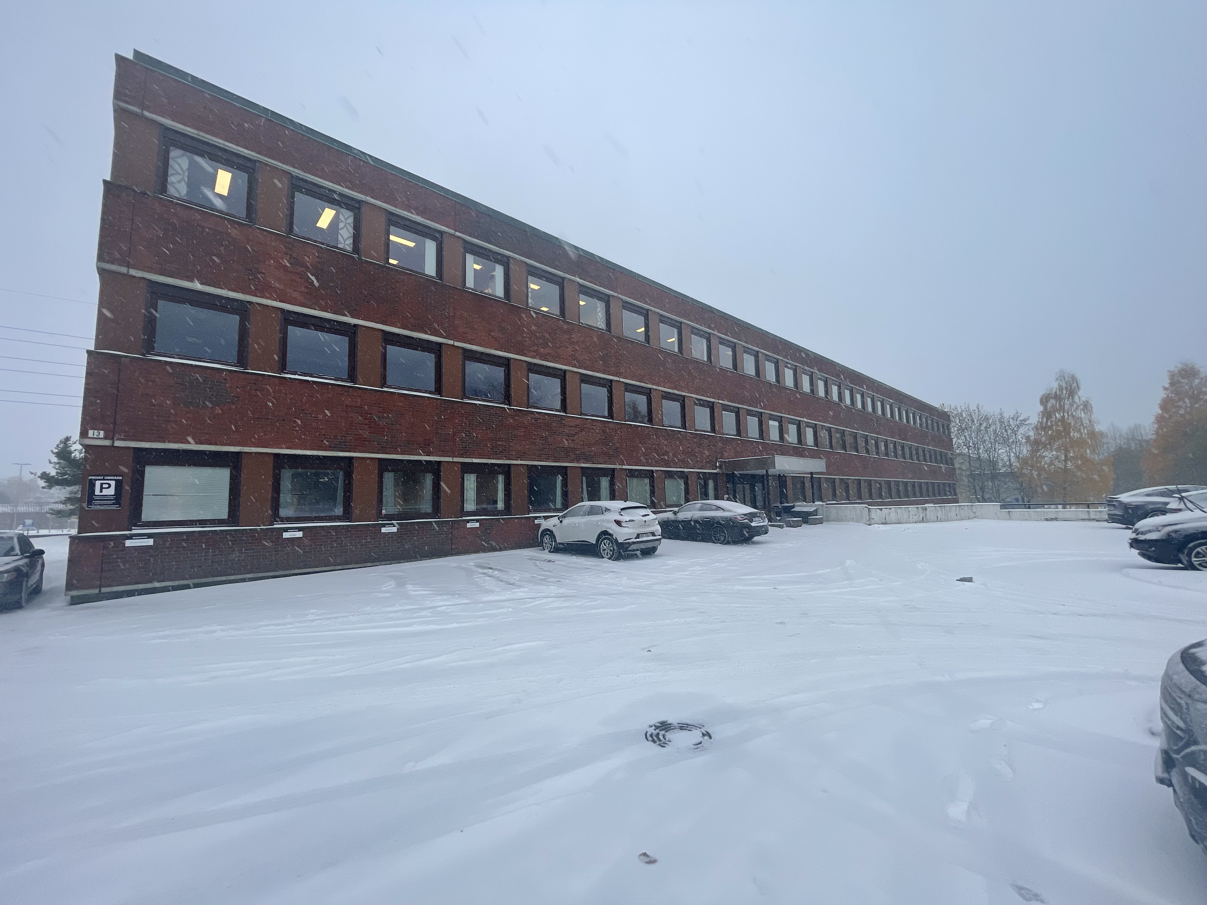 Kristoffer Robins vei 13 sett fra parkeringsplassen