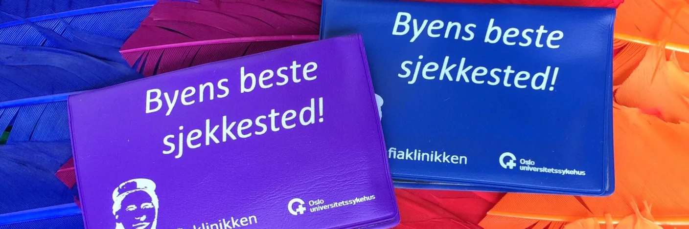 Olafiaklinikkens visittkort, med regnbuefargen som bakgrunn
