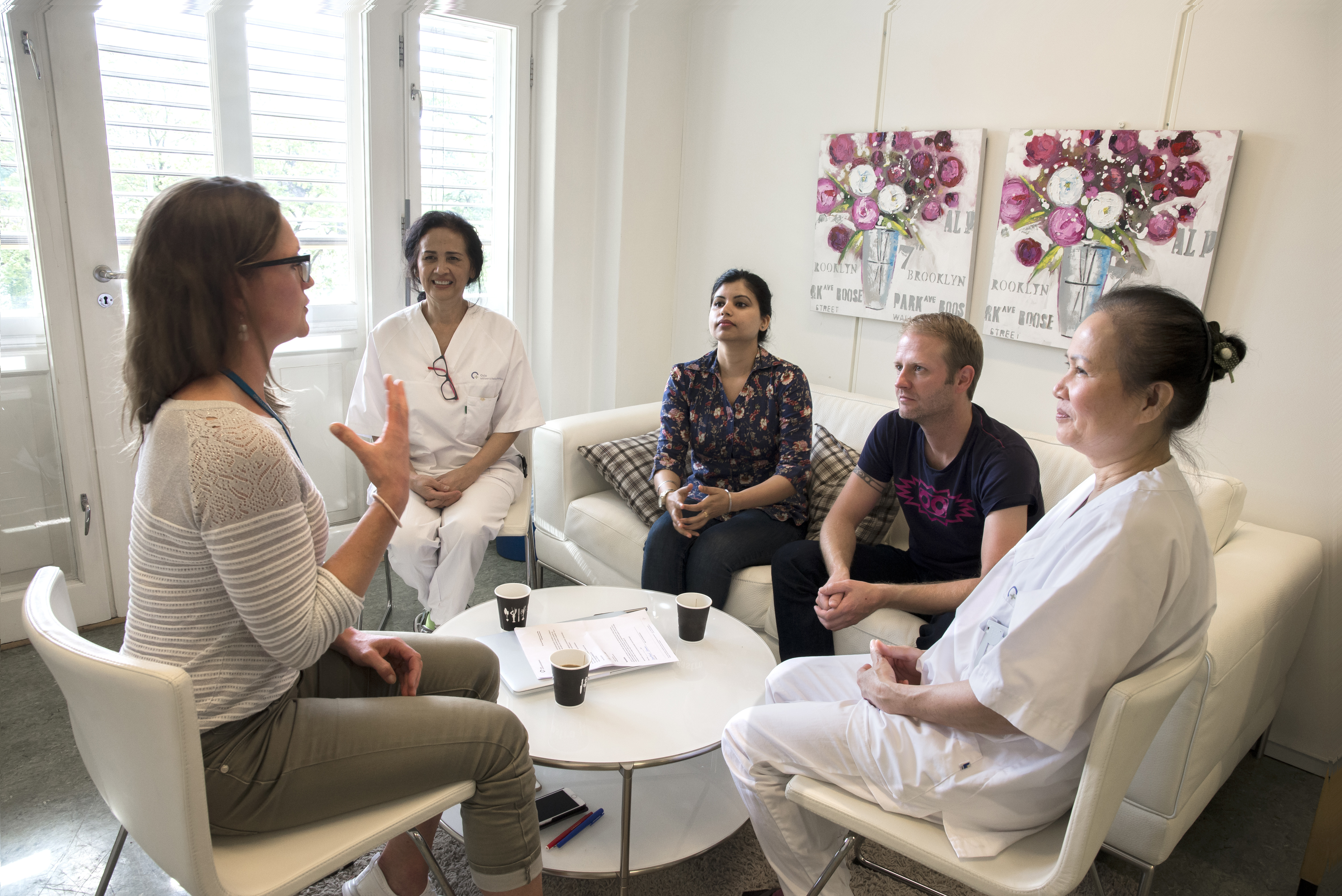 En gruppesamtale mellom medarbeidere på OUS