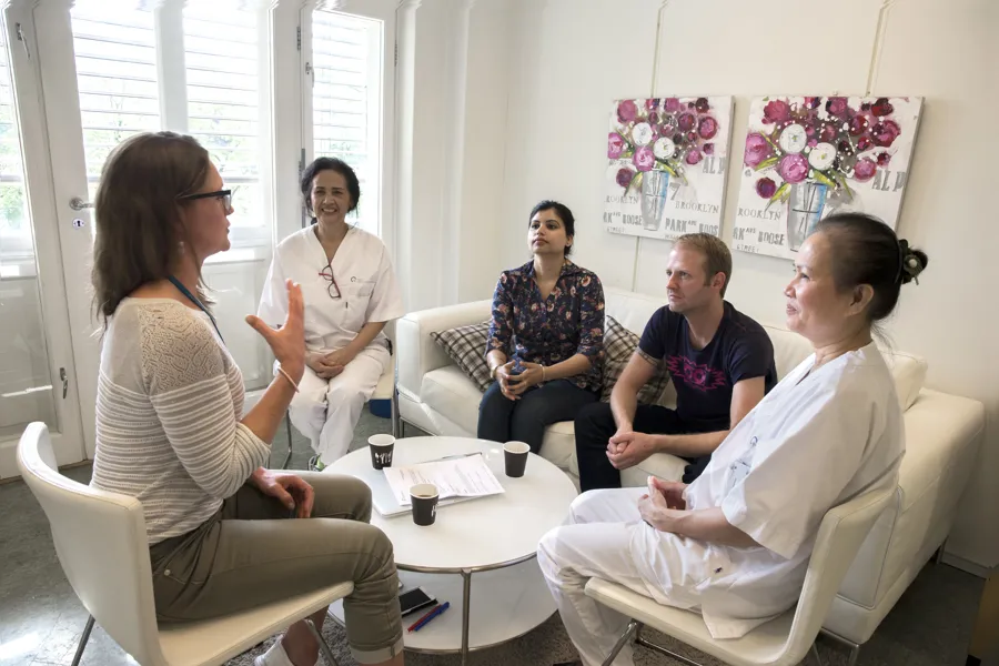 En gruppesamtale mellom medarbeidere på OUS