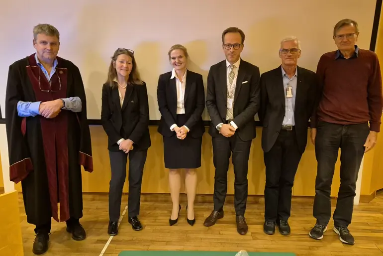 Tove posing with her supervisors and committee members.